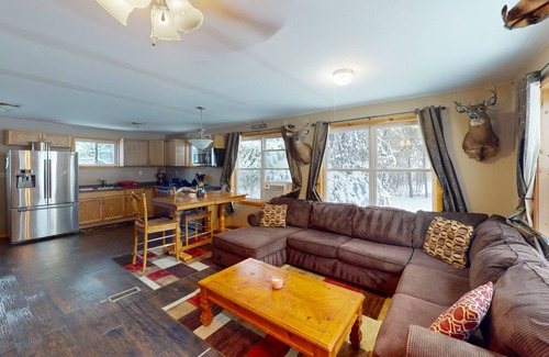 Mio House | Wilderness retreat with lake access, kayaks, grill, W/D, & AC - dog-friendly