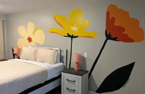Townsend Hotel | Wildflower Room At The Trailblazer Unit 11