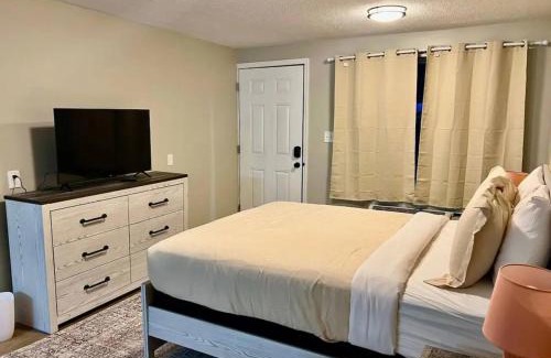 Townsend Hotel | Wildflower Room At The Trailblazer Unit 11