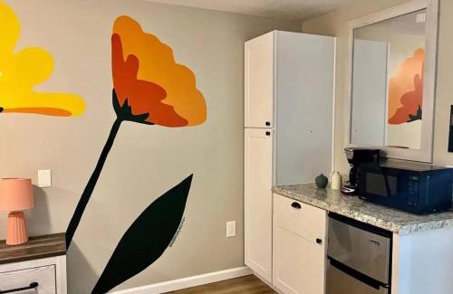 Townsend Hotel | Wildflower Room At The Trailblazer Unit 11