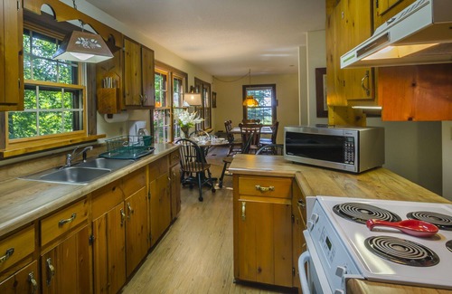 Otto Cabin | Wildlife at your door and Mountains Forever!