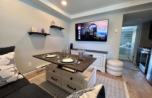 Wildwood Condo | Wildwood 1 BDR Condo, Pool, AC, Wi-Fi, Parking, Sleeps 4. Walk to Everything!