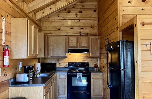 Stanton Cabin | Wildwood Cabin RRG, Hot tub-private hikes nearby