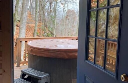 Stanton Cabin | Wildwood Cabin RRG, Hot tub-private hikes nearby