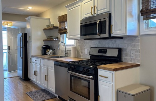 Wildwood House | Wildwood Coastal Cottage [walking distance to restaurants]