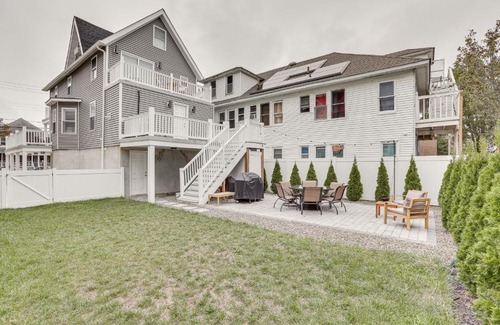 Wildwood House | Wildwood Home with Deck - Walk to Beach and Boardwalk!
