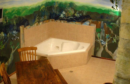Florence Hotel | Wildwood Inn Tropical Dome & Theme Suites