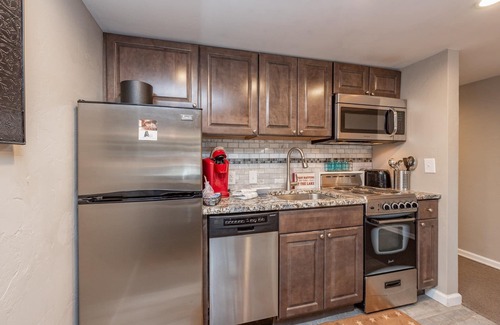 Thayerville Condo | Will O' The Wisp 206A: Lakefront Efficiency Condo, Indoor Pool Access!