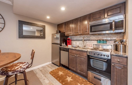 Thayerville Condo | Will O' The Wisp 206A: Lakefront Efficiency Condo, Indoor Pool Access!