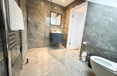Kensal Green Apartment | Willesden Green Penthouse