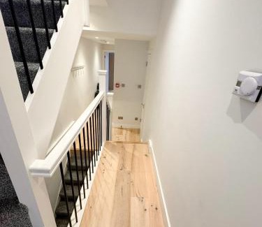 Kensal Green Apartment | Willesden Green Penthouse