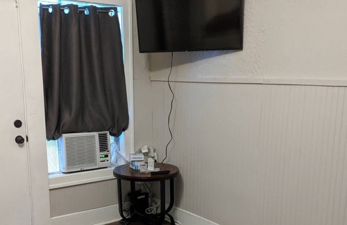 Vollintine-Evergreen Apartment | Willett 1 Adorable Two bedroom