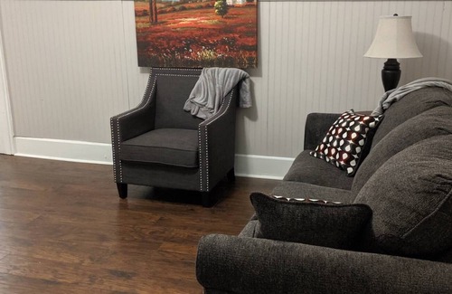 Vollintine-Evergreen Apartment | Willett 1 Adorable Two bedroom