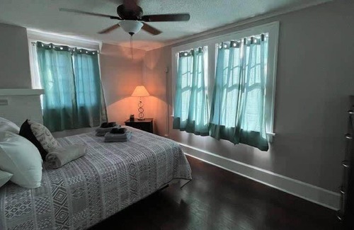 Vollintine-Evergreen Apartment | Willett 2 Adorable Two Bedroom