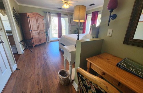 Lookout Valley Neighborhood Association Hotel | Williams Island Room at Tennessee RiverPlace