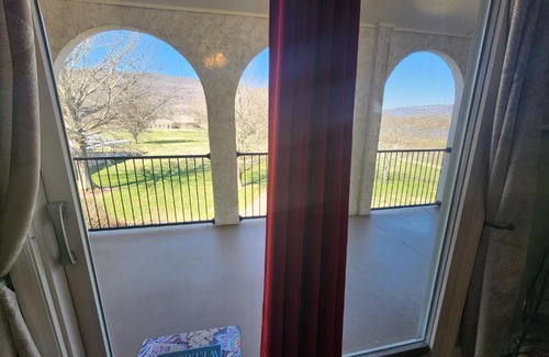 Lookout Valley Neighborhood Association Hotel | Williams Island Room at Tennessee RiverPlace