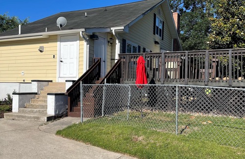 Northeast Raleigh House | Williams Way Suites 8 Stylish suites with parking