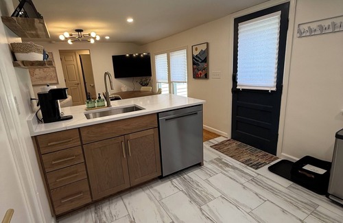 Williamsville House | Williamsville Village Mid-Century Modern Bungalow 2-bedroom house New Remodeled
