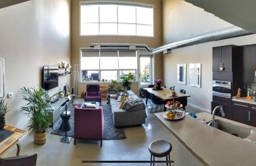 Midtown Apartment | Willis st Loft