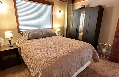 Sunland Estates House | Williwaw 1 bed 1 bath near The Gorge Amphitheatre