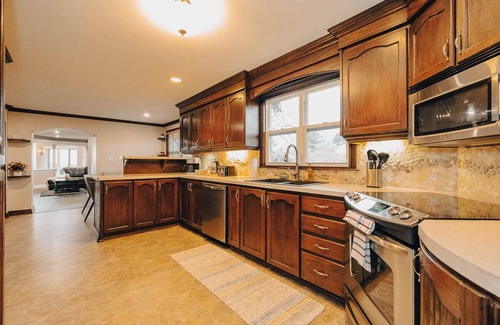 Georgina House | Willow Beach Retreat Lake Front