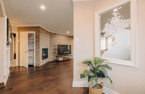 Georgina House | Willow Beach Retreat Lake Front