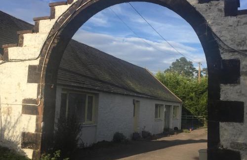 Thornhill House | Willow Cottage, Gilchristland Organic Farm
