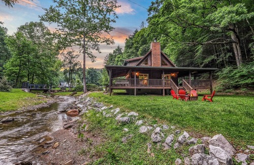 Townsend Cabin | Willow Creek 2 Bedroom Cabin by RedAwning