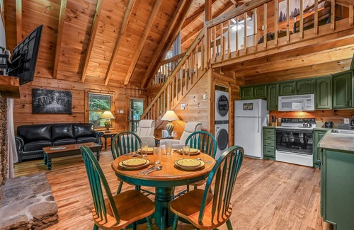 Townsend Cabin | Willow Creek (2-Bedroom Cabin) - Pets Allowed by RedAwning