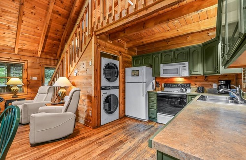 Townsend Cabin | Willow Creek (2-Bedroom Cabin) - Pets Allowed by RedAwning