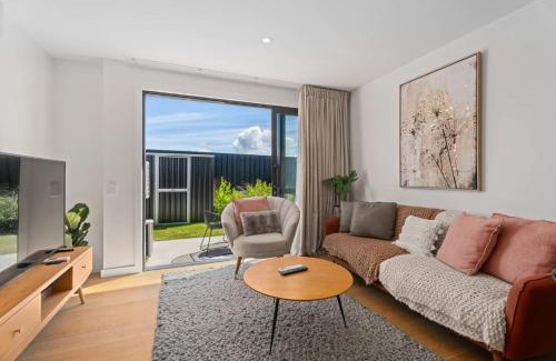 Albert Town Apartment | Willow Lane