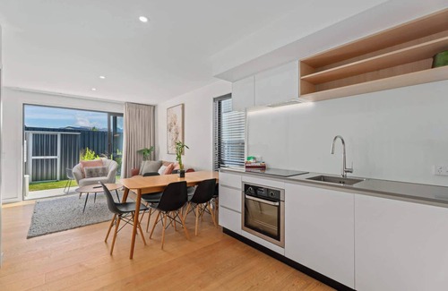 Albert Town Apartment | Willow Lane Summary: