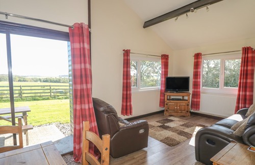 Brazzacott Cabin | WILLOW LODGE, pet friendly, character holiday cottage in Launceston