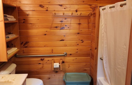 Hunter Resort | Willow Oak Cabin- Cabin on the Chippewa Flowage within a Resort