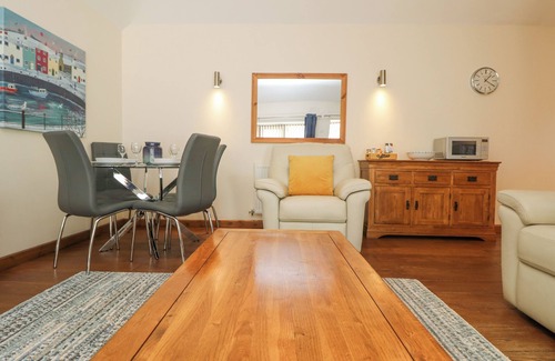 Maenporth Cottage | WILLOW, pet friendly, with a garden in Falmouth
