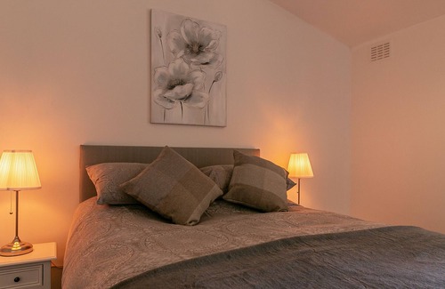 Stevenage House | Willow Room - Hillcrest Lodge
