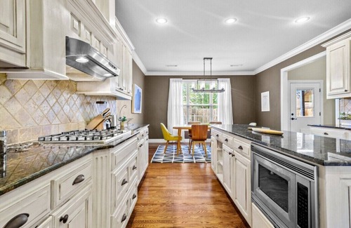 Fayetteville House | Willow Tree Retreat - 10 min to U of A