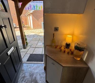 Yeading House | Willow Tree Retreat Airport Friendly 3BR House, with Garden & Office