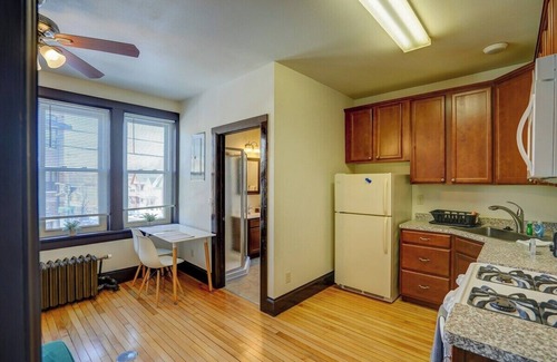 Marquette Apartment | Willy St Prime Location 2nd Flr Secure Entrance