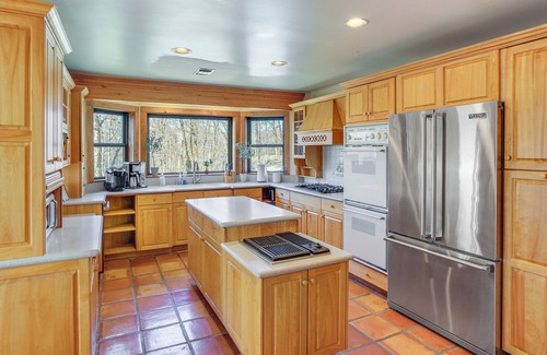 Wilmington House | Wilmington Retreat w/Deck, Lake Views & Game Room