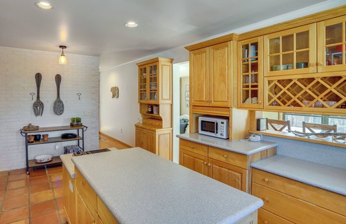 Wilmington House | Wilmington Retreat w/Deck, Lake Views & Game Room