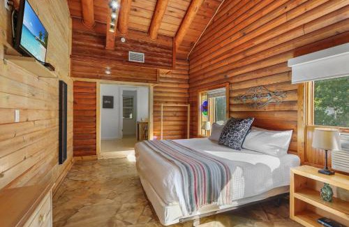 Wimberley House | Wimberley Log Cabins Resort and Suites- Unit 4