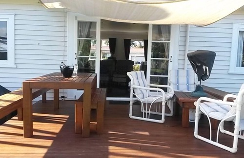 Whitianga House | Wind down on White - 3 Bedroom -big Back yard
