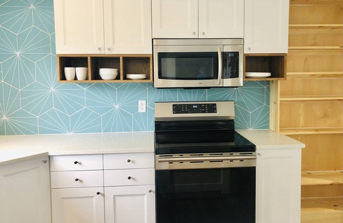 Sanibel Condo | Wind + Tide 70" TV, Two King Suites, Beachfront Complex!