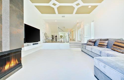 Beach Barber Tract House | Windansea Beach Luxury - Spa, AC, Walk2Beach, Garage & fast WiFi