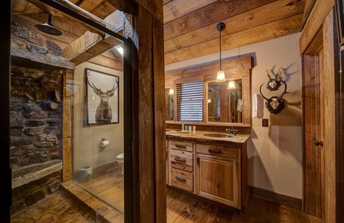 Cherry Log House | Winding Log Ridge
