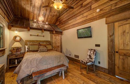 Cherry Log House | Winding Log Ridge