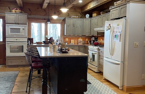 Leesburg House | WINDRIDGE = Fun-Romantic-Log House; Near Historic Sites,Wineries,Breweries,Shops