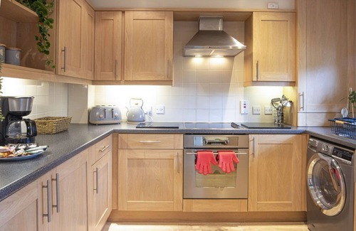 South Cerney House | Windrush Lake 87, The Retreat (P)