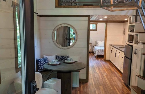 Old Fort Cabin | Windsong Creek side cabin c-2